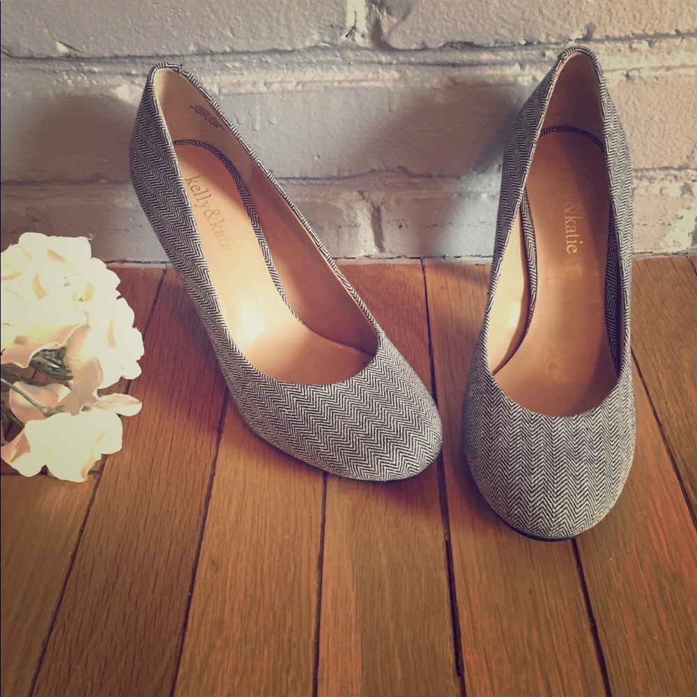 Kelly & Katie Black/White ZigZag Textured Heel 7.5